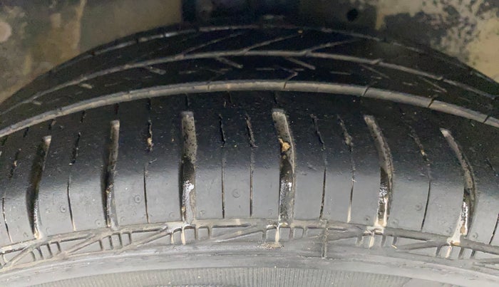 2015 Maruti Celerio ZXI, Petrol, Manual, 1,48,459 km, Right Front Tyre Tread