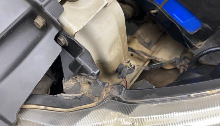 2015 Maruti Celerio ZXI, Petrol, Manual, 1,48,459 km, Left headlight - Clamp has minor damage