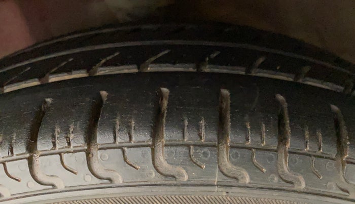 2012 Hyundai Eon MAGNA, Petrol, Manual, 1,10,149 km, Left Front Tyre Tread