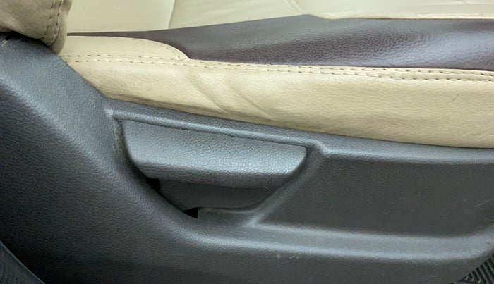 2012 Hyundai Eon MAGNA, Petrol, Manual, 1,10,149 km, Driver Side Adjustment Panel