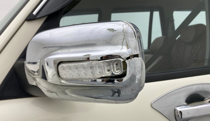 2020 Mahindra Scorpio S5, Diesel, Manual, 41,394 km, Left rear-view mirror - Indicator light has minor damage