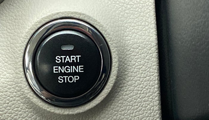2019 Mahindra XUV300 W8(O), Diesel, Manual, 88,746 km, Keyless Start/ Stop Button