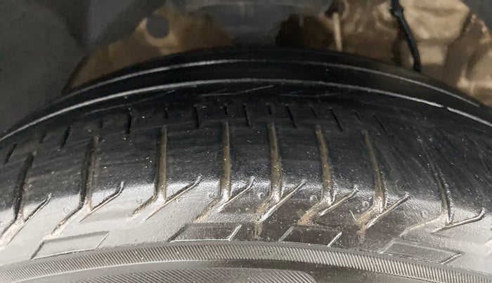 2019 Mahindra XUV300 W8(O), Diesel, Manual, 88,746 km, Right Front Tyre Tread