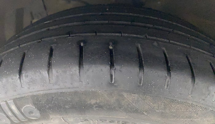 2018 Maruti Ciaz ALPHA  AT 1.4  PETROL, Petrol, Automatic, 77,543 km, Left Front Tyre Tread