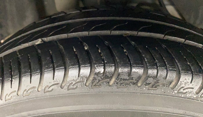 2019 Ford New Figo 1.2 TITANIUM, Petrol, Manual, 26,681 km, Right Rear Tyre Tread
