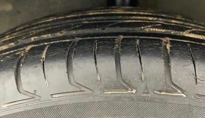 2011 Hyundai i20 SPORTZ 1.2, Petrol, Manual, 73,031 km, Left Front Tyre Tread
