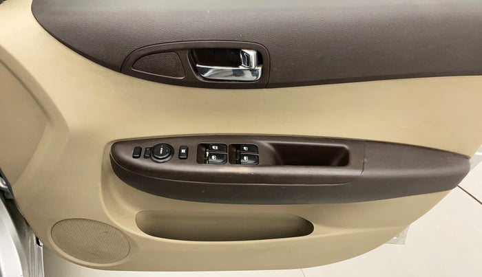 2011 Hyundai i20 SPORTZ 1.2, Petrol, Manual, 73,031 km, Driver Side Door Panels Control
