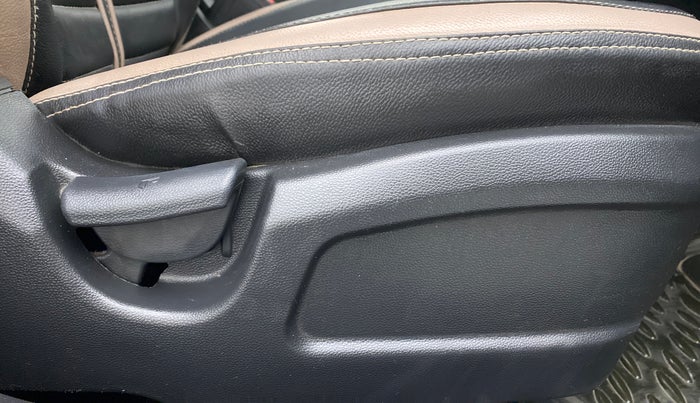 2017 Hyundai Elite i20 Magna Executive 1.2, Petrol, Manual, 36,171 km, Driver Side Adjustment Panel