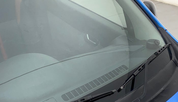 2017 Maruti Alto 800 LXI, Petrol, Manual, 47,366 km, Front windshield - Minor spot on windshield