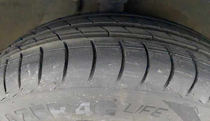 2017 Maruti Alto 800 LXI, Petrol, Manual, 47,366 km, Right Front Tyre Tread