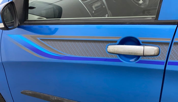 2017 Maruti Celerio ZXI, Petrol, Manual, 63,883 km, Front passenger door - Graphic sticker