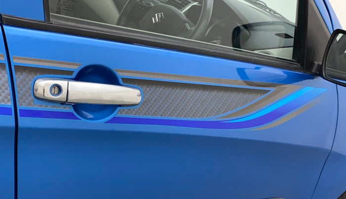 2017 Maruti Celerio ZXI, Petrol, Manual, 63,883 km, Driver-side door - Graphic sticker
