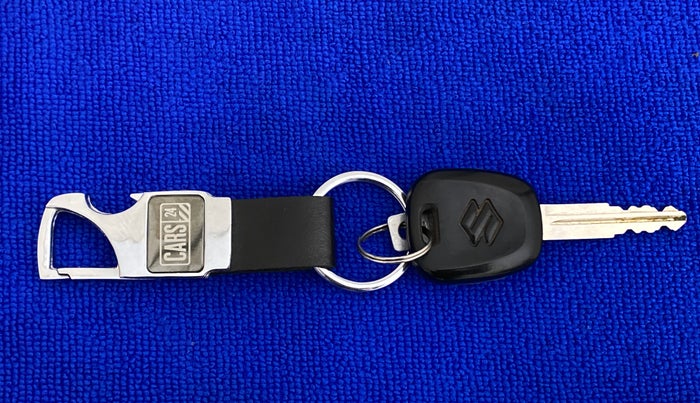 2015 Maruti Alto K10 LXI CNG, CNG, Manual, 83,606 km, Key Close Up