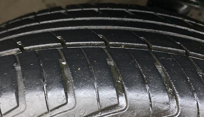 2015 Maruti Alto K10 LXI CNG, CNG, Manual, 83,606 km, Right Front Tyre Tread