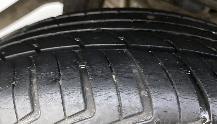 2015 Maruti Alto K10 LXI CNG, CNG, Manual, 83,606 km, Right Rear Tyre Tread