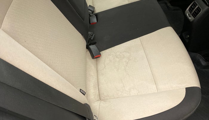 2017 Hyundai Verna 1.6 SX VTVT, Petrol, Manual, 25,935 km, Second-row right seat - Cover slightly stained