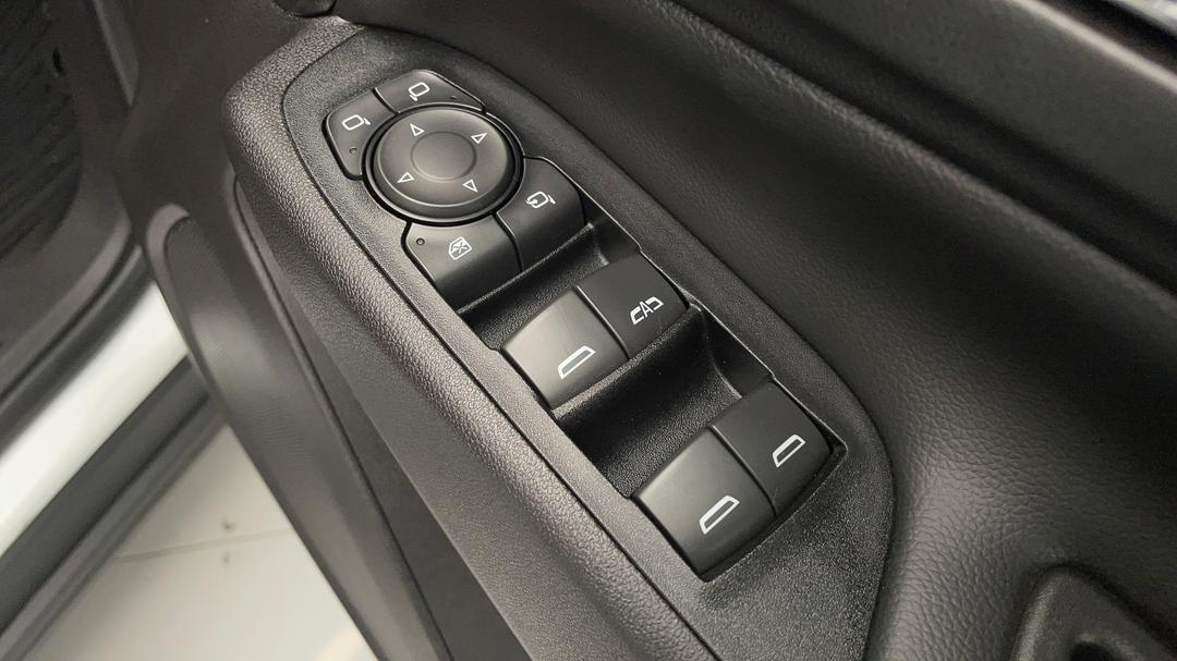 2018 Holden Equinox Lt (fwd), Automatic, 74514 km, Drivers Side Door Panel Controls