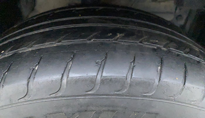 2016 Maruti Vitara Brezza VDI OPT, Diesel, Manual, 1,31,729 km, Right Front Tyre Tread