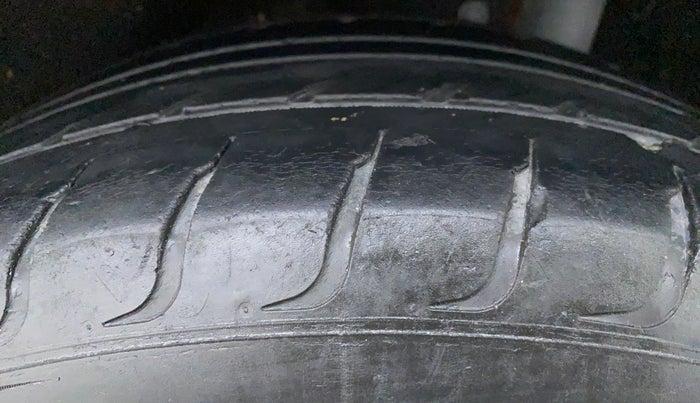 2016 Maruti Vitara Brezza VDI OPT, Diesel, Manual, 1,31,729 km, Left Rear Tyre Tread