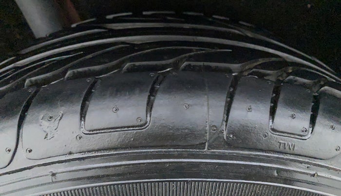 2016 Maruti Vitara Brezza VDI OPT, Diesel, Manual, 1,31,729 km, Right Rear Tyre Tread