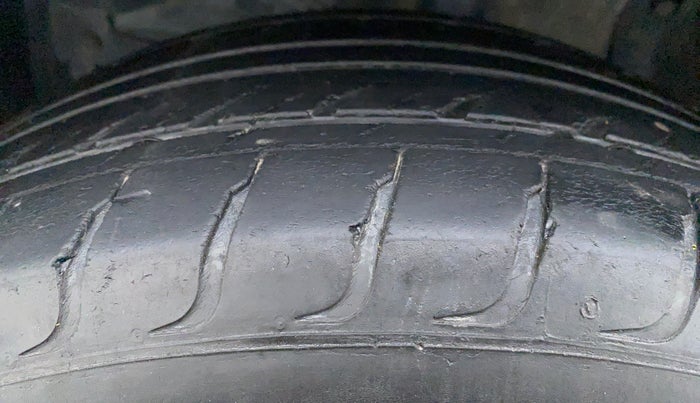 2016 Maruti Vitara Brezza VDI OPT, Diesel, Manual, 1,31,729 km, Left Front Tyre Tread