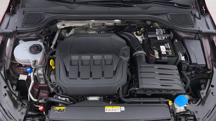 VOLKSWAGEN GOLF-Engine Bonet View