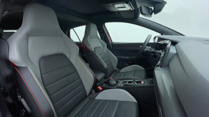 VOLKSWAGEN GOLF-Right Side Front Door Cabin View