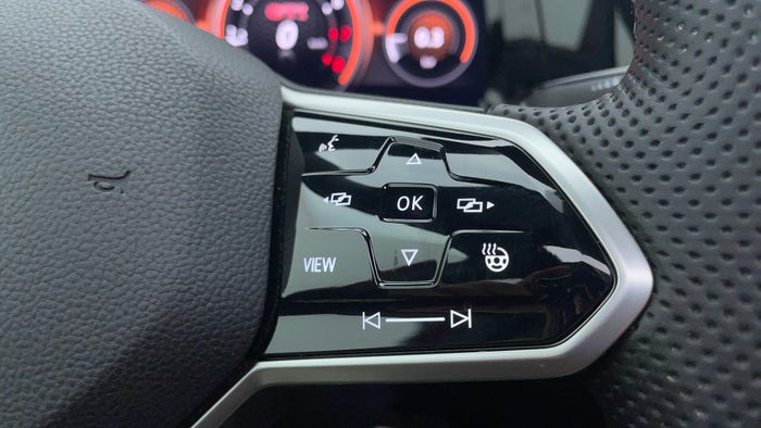 VOLKSWAGEN GOLF-Drivers Control