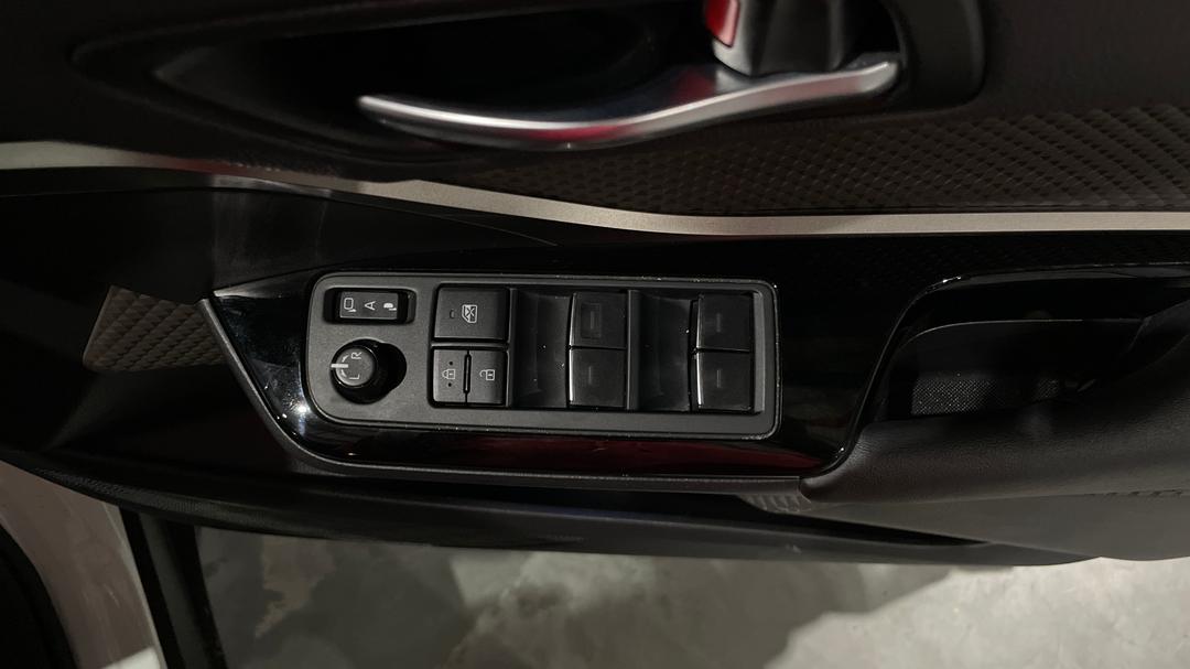 2022 Toyota C-HR Koba (2WD) Hybrid, Automatic, 61434 km, Drivers Side Door Panel Controls