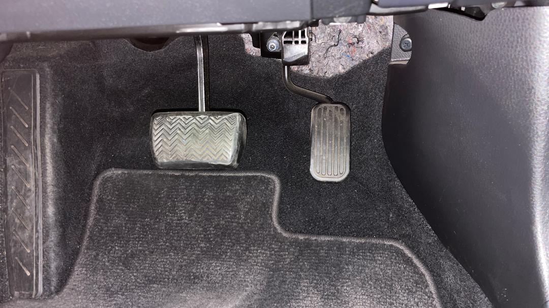 2022 Toyota C-HR Koba (2WD) Hybrid, Automatic, 61434 km, Pedals and Footmat