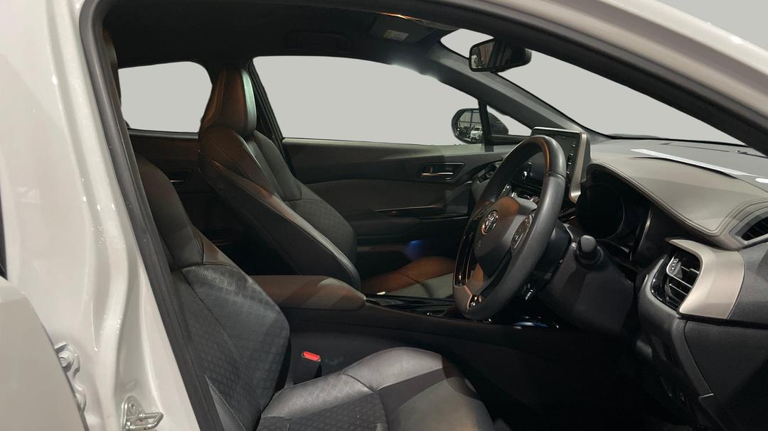 2022 Toyota C-HR Koba (2WD) Hybrid, Automatic, 61434 km, Right Side Front Door Cabin View