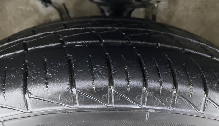 2020 Maruti Alto VXI, Petrol, Manual, 13,637 km, Left Front Tyre Tread