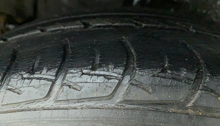 2014 Maruti Celerio VXI, Petrol, Manual, 64,335 km, Right Rear Tyre Tread