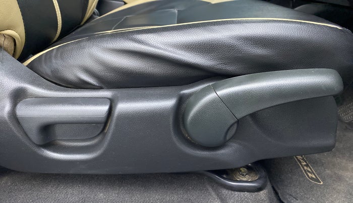 2016 Honda Jazz 1.2 S MT, Petrol, Manual, 34,085 km, Driver Side Adjustment Panel