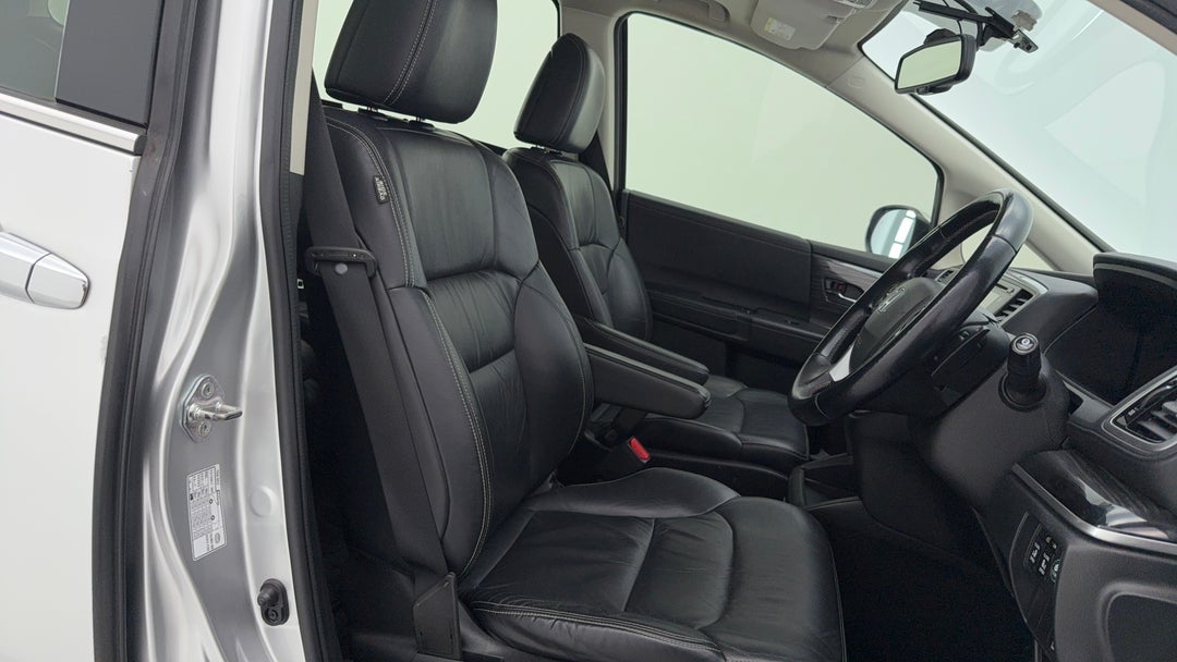 2015 Honda Odyssey Vti-l, Automatic, 70073 km, Right Side Front Door Cabin View