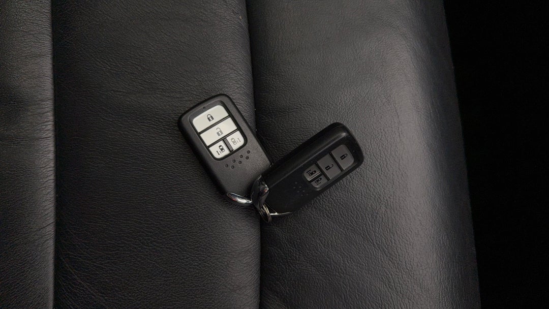 2015 Honda Odyssey Vti-l, Automatic, 70073 km, Key Close-up