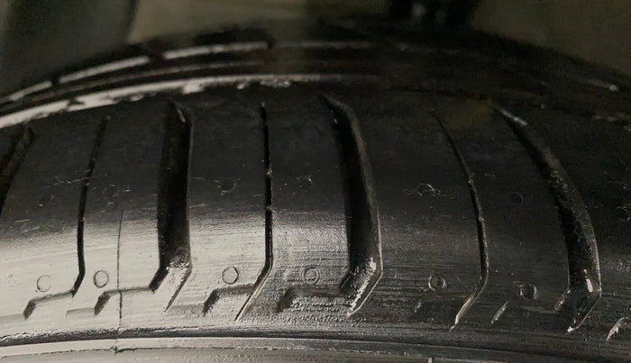 2021 Hyundai AURA SX 1.2 (O), Petrol, Manual, 15,610 km, Left Front Tyre Tread