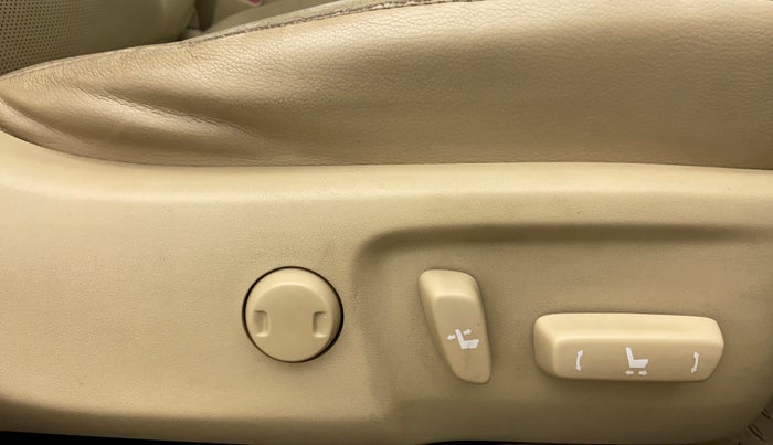 2017 Toyota Camry HYBRID, Petrol, Automatic, 70,420 km, Driver Side Adjustment Panel