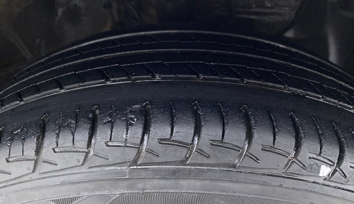 2020 Hyundai Elite i20 1.2 SPORTS PLUS VTVT, Petrol, Manual, 28,062 km, Right Front Tyre Tread