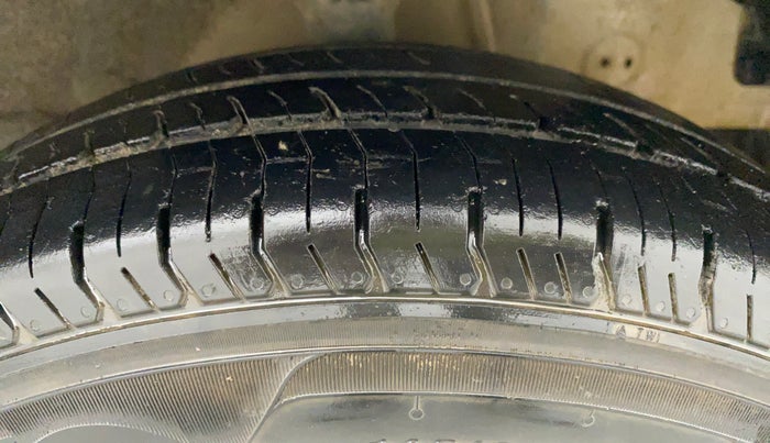 2014 Hyundai Eon ERA +, Petrol, Manual, 75,892 km, Right Front Tyre Tread