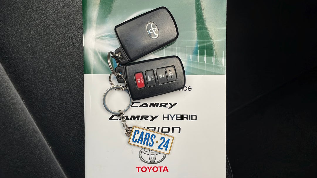 2016 Toyota Camry Atara Sl, Automatic, 85987 km, Key Close-up