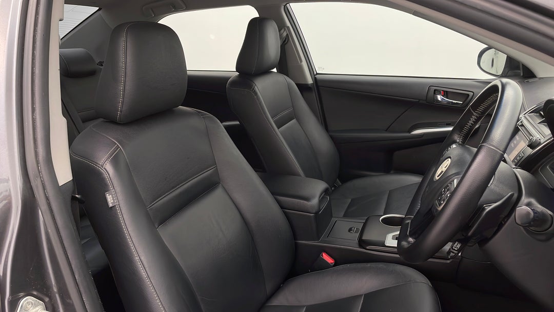 2016 Toyota Camry Atara Sl, Automatic, 85987 km, Right Side Front Door Cabin View