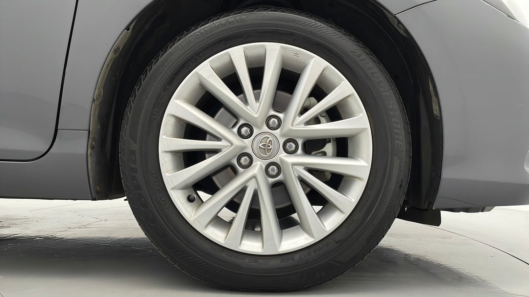 2016 Toyota Camry Atara Sl, Automatic, 85987 km, Right Front Wheel