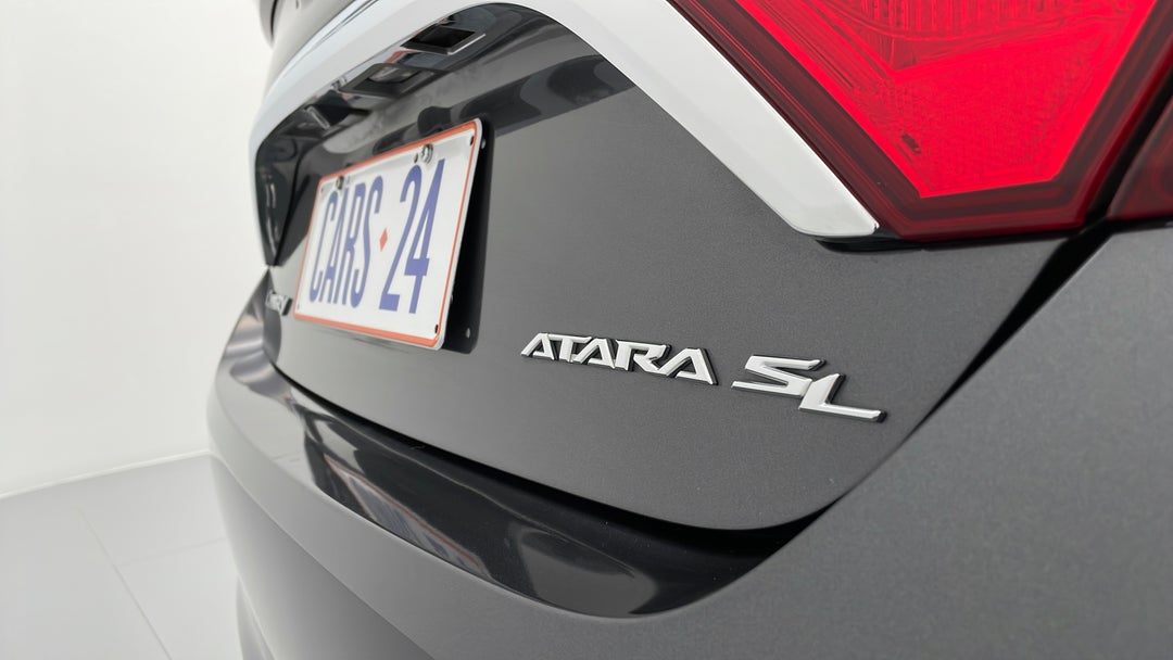 2016 Toyota Camry Atara Sl, Automatic, 85987 km, Badge (Boot Right Side)