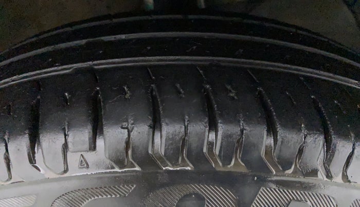 2017 Maruti Dzire VXI, Petrol, Manual, 31,858 km, Right Front Tyre Tread