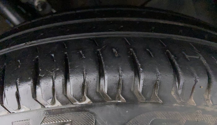 2017 Maruti Dzire VXI, Petrol, Manual, 31,858 km, Left Front Tyre Tread