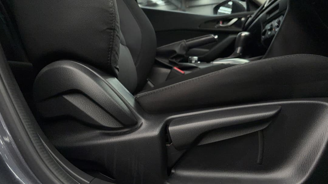 2016 Mazda 3 Maxx, Automatic, 130013 km, Drivers Side Adjustment Panel