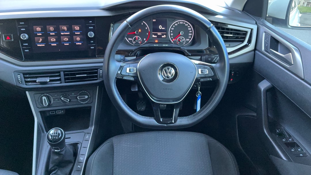 2019 Volkswagen Polo 85tsi Comfortline, Manual, 84953 km, Center Console