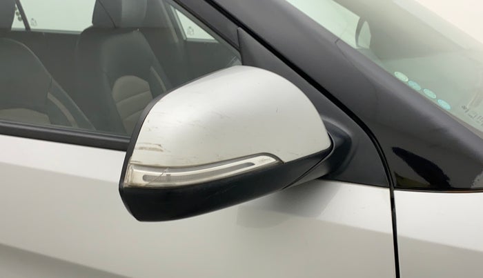 2016 Hyundai Creta SX PLUS 1.6 PETROL, Petrol, Manual, 94,971 km, Right rear-view mirror - Indicator light has minor damage