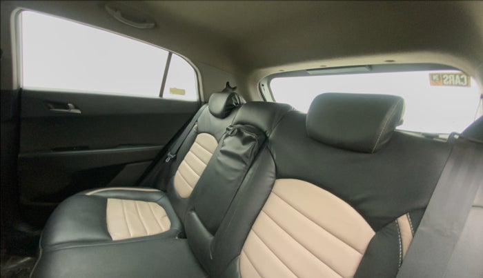 2016 Hyundai Creta SX PLUS 1.6 PETROL, Petrol, Manual, 94,971 km, Right Side Rear Door Cabin